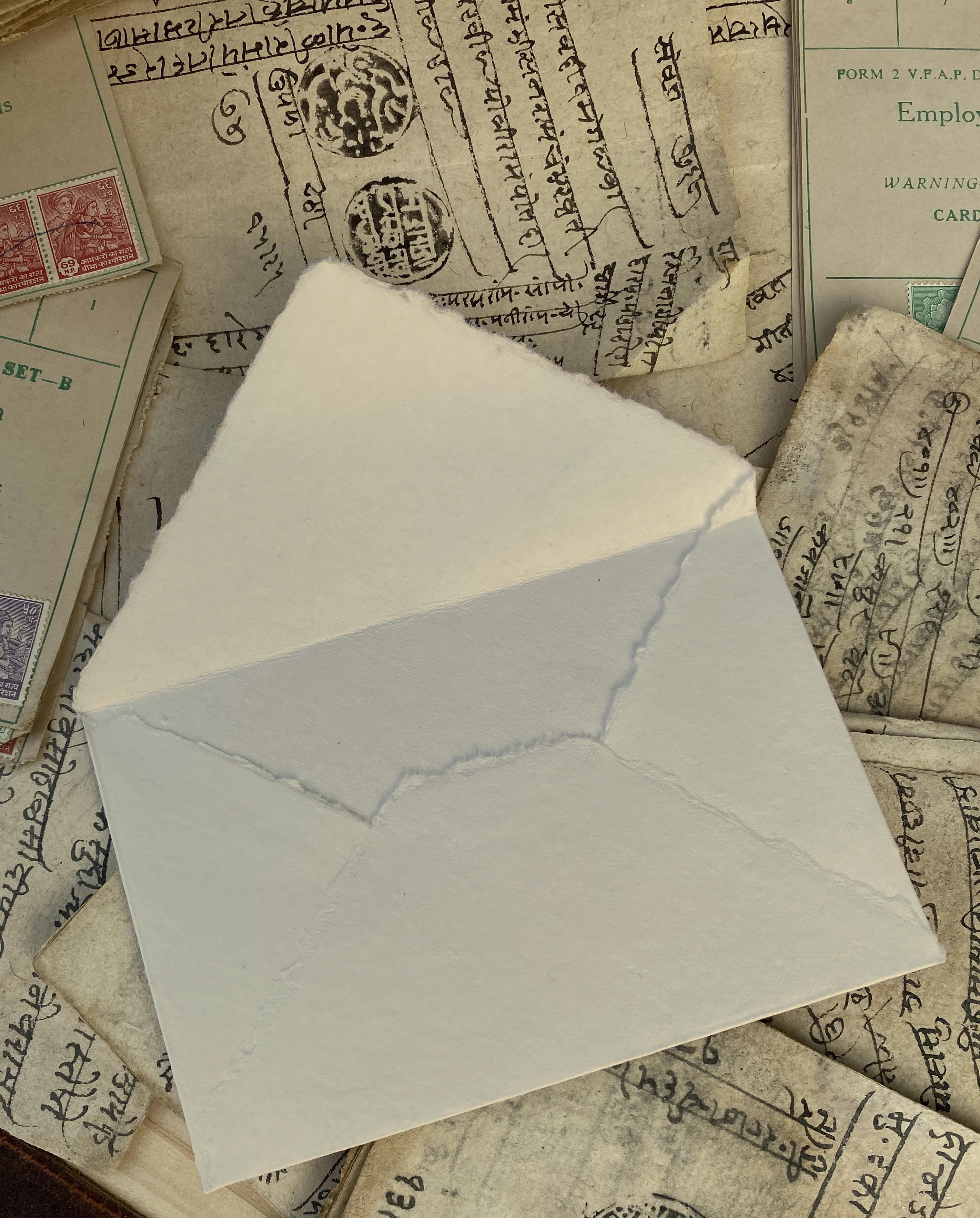 Ivory Deckle Edge Envelopes - 150 GSM - 3 Sizes - 25 Pack - Image 3