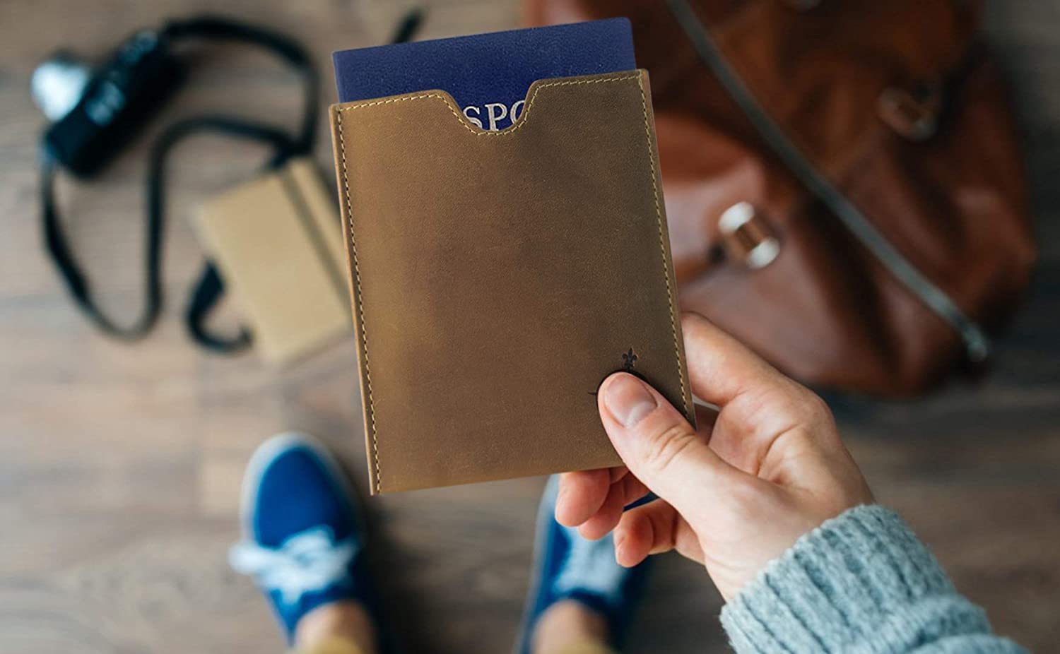 Leather Passport and Card Holder - Image 5
