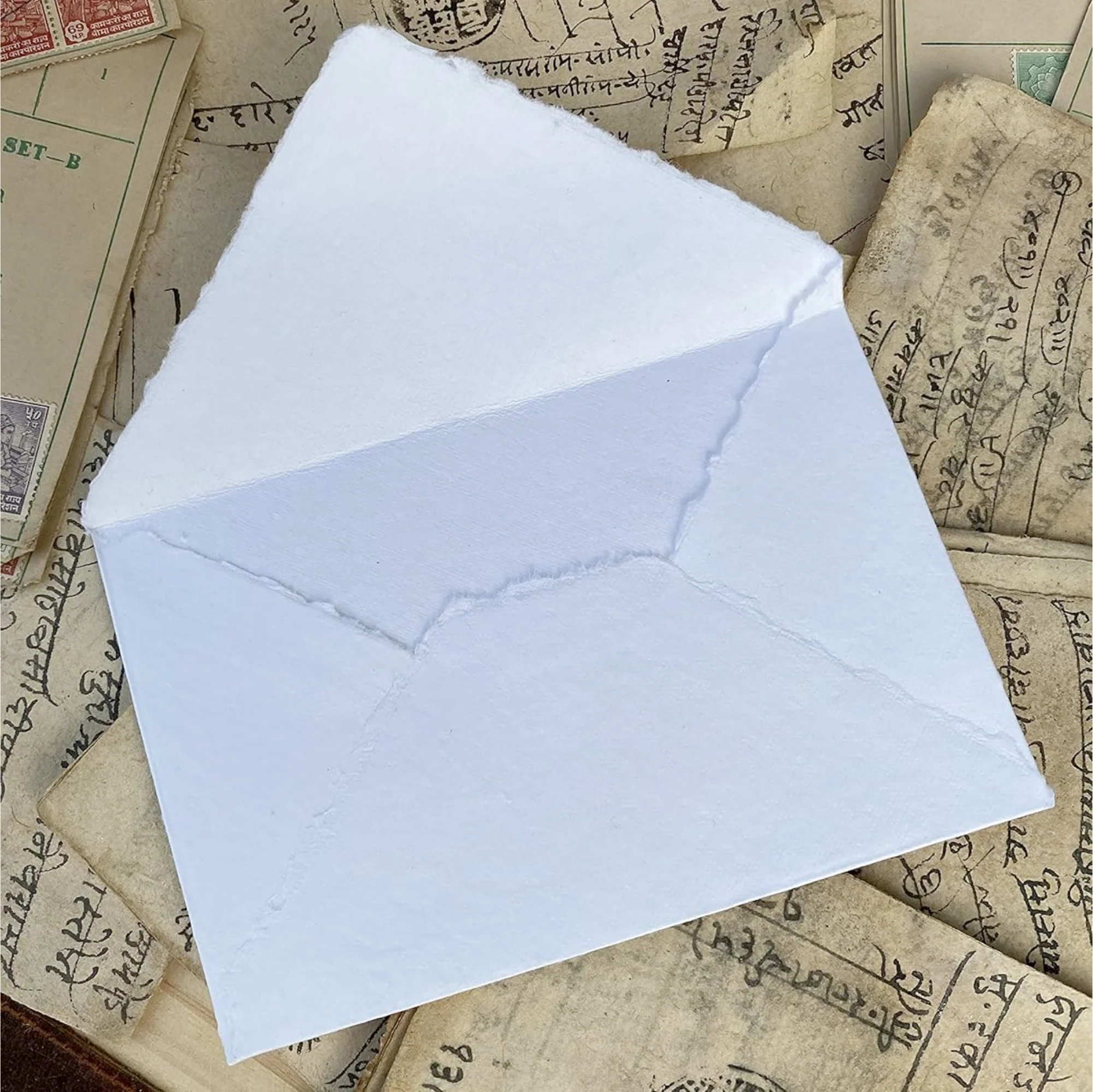 White Deckle Edge Envelopes - 150 GSM - 3 Sizes - 25 Pack - Image 3